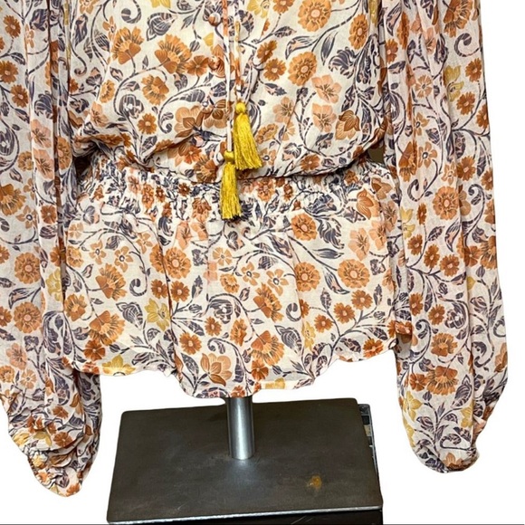 Boutique | Floral top sinched bell sleeves - Picture 6 of 7